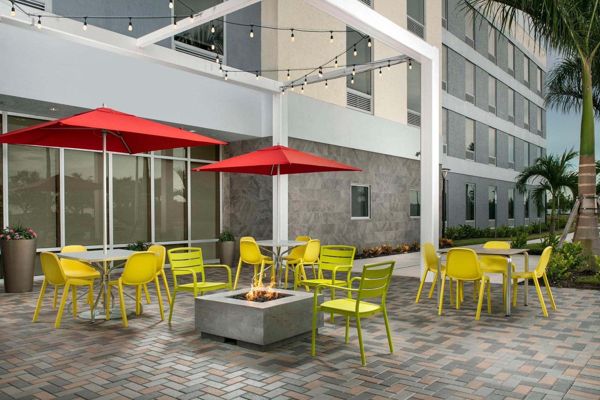 Home2 Suites By Hilton Fort Myers Airport エクステリア 写真